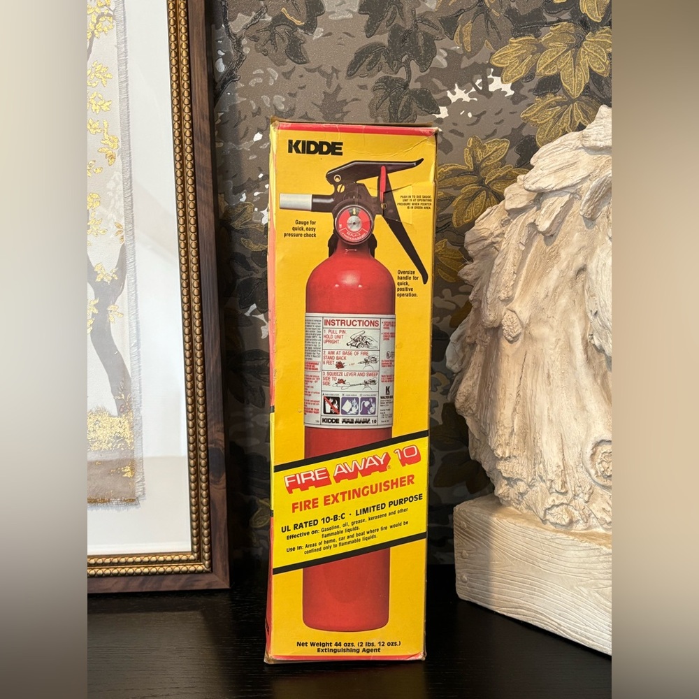 Vintage Kidde Fire Extinguisher - Item 897201 (READ DESCRIPTION)